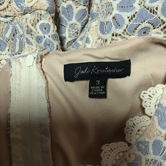 Feminine lace fit & flare dress - Picture 2 of 13